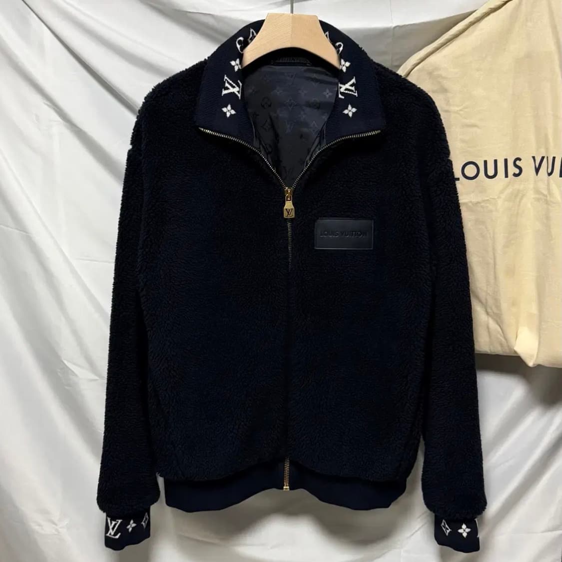 [S+급/L] 25FW 루이비통 레더패치 플리스 블루종 자켓 상품이미지1