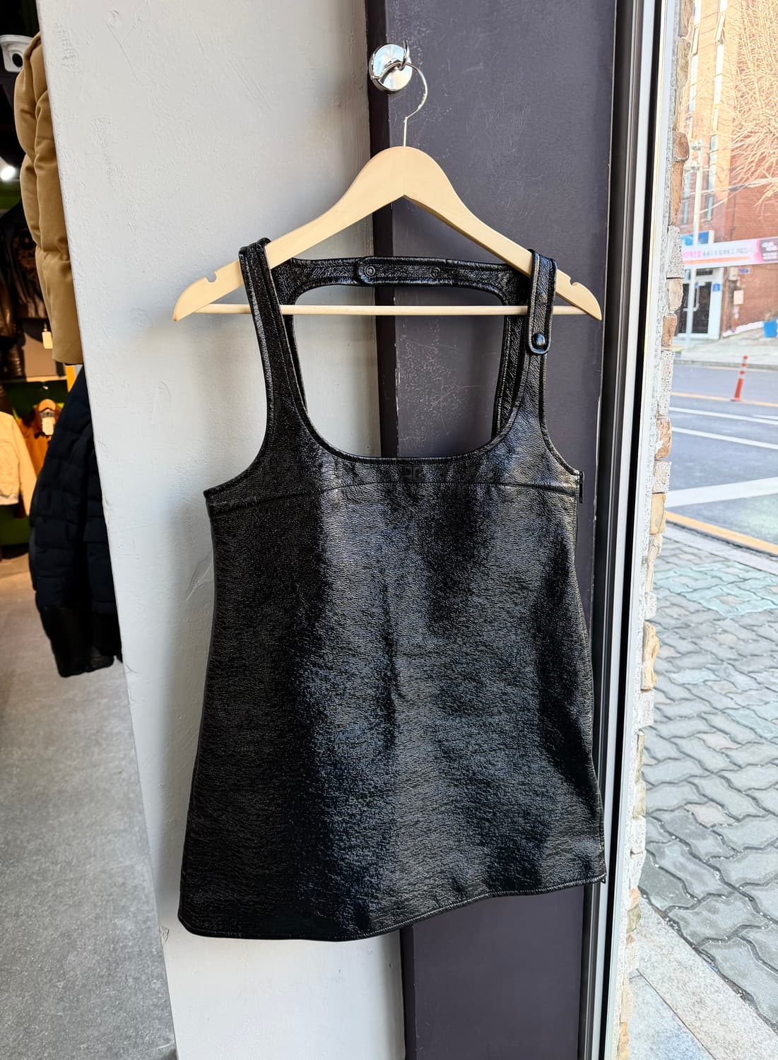 42/ 꾸레쥬 25SS 스퀘어 바이닐 원피스 상품이미지4