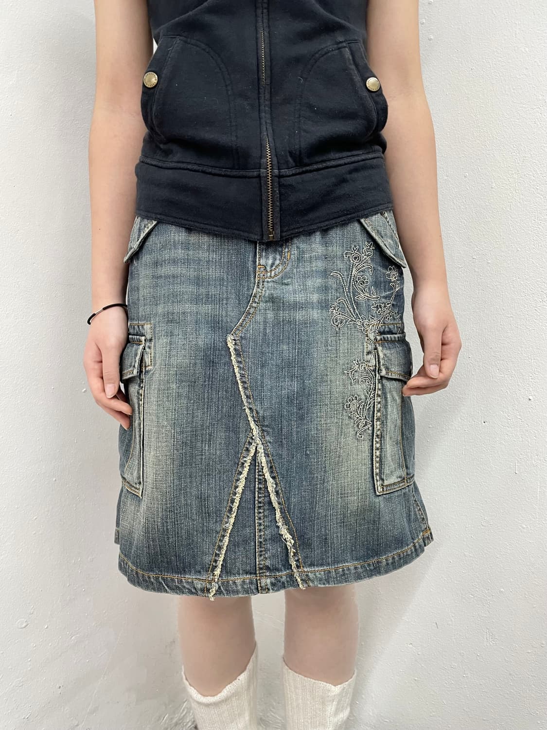 데님 절개 자수 미디 스커트  상품이미지2