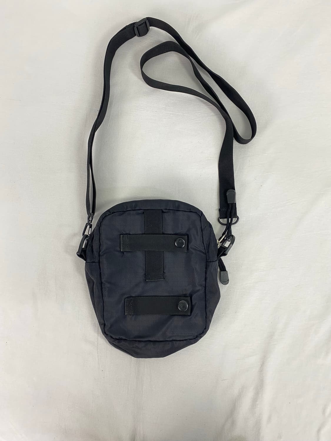 그레고리 구형로고 블랙 포켓 크로스백 상품이미지2