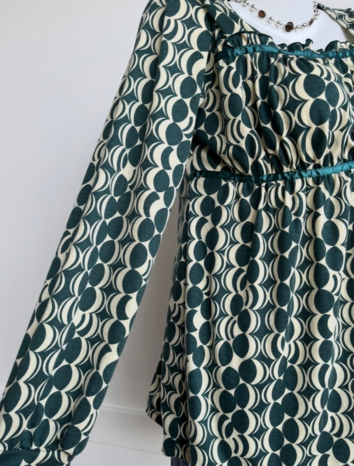 my-ing 딥그린 시그니처 패턴 블라우스 상품이미지4