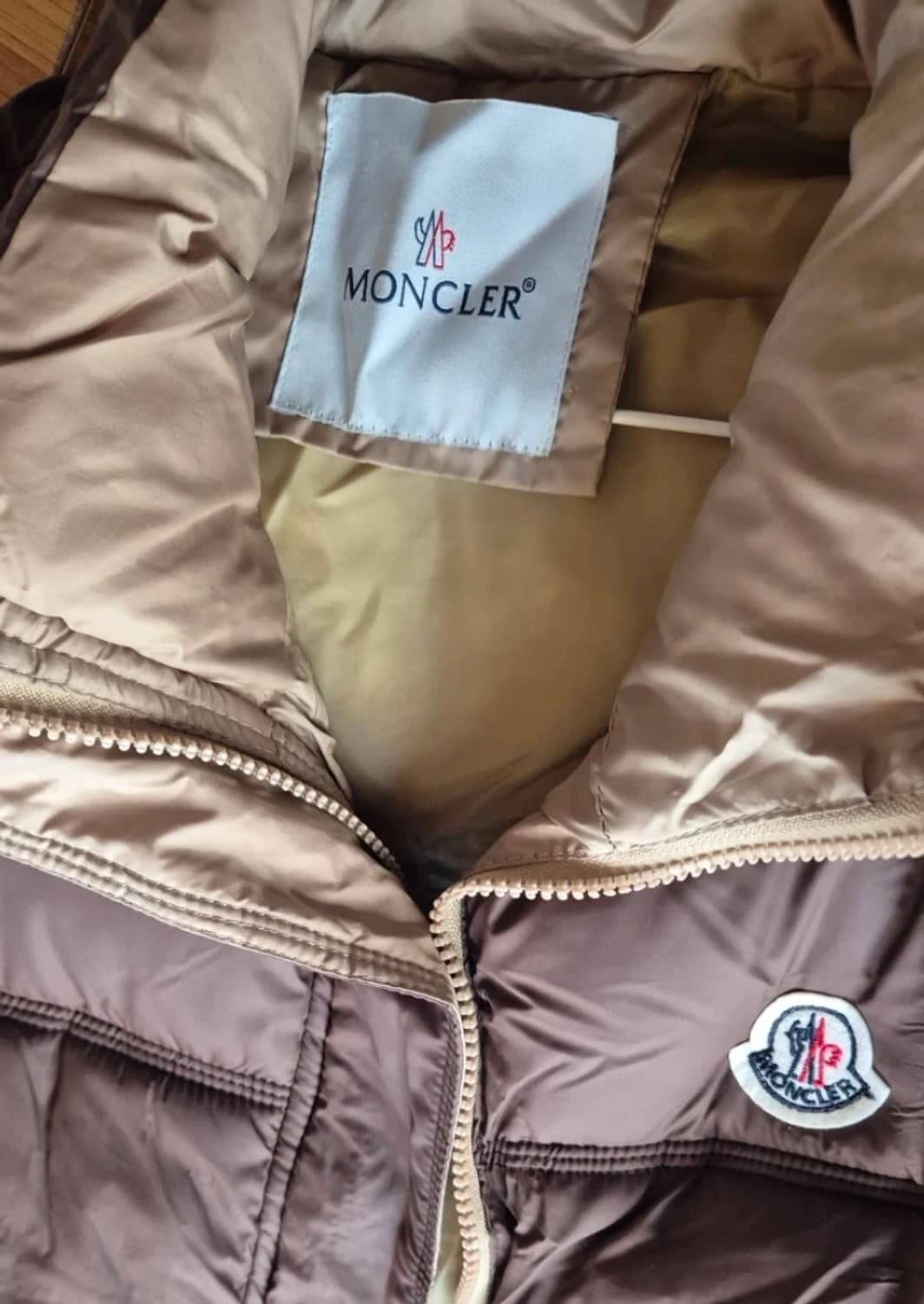 몽클레어 남녀 공용 패딩 조끼 팝니다 상품이미지2