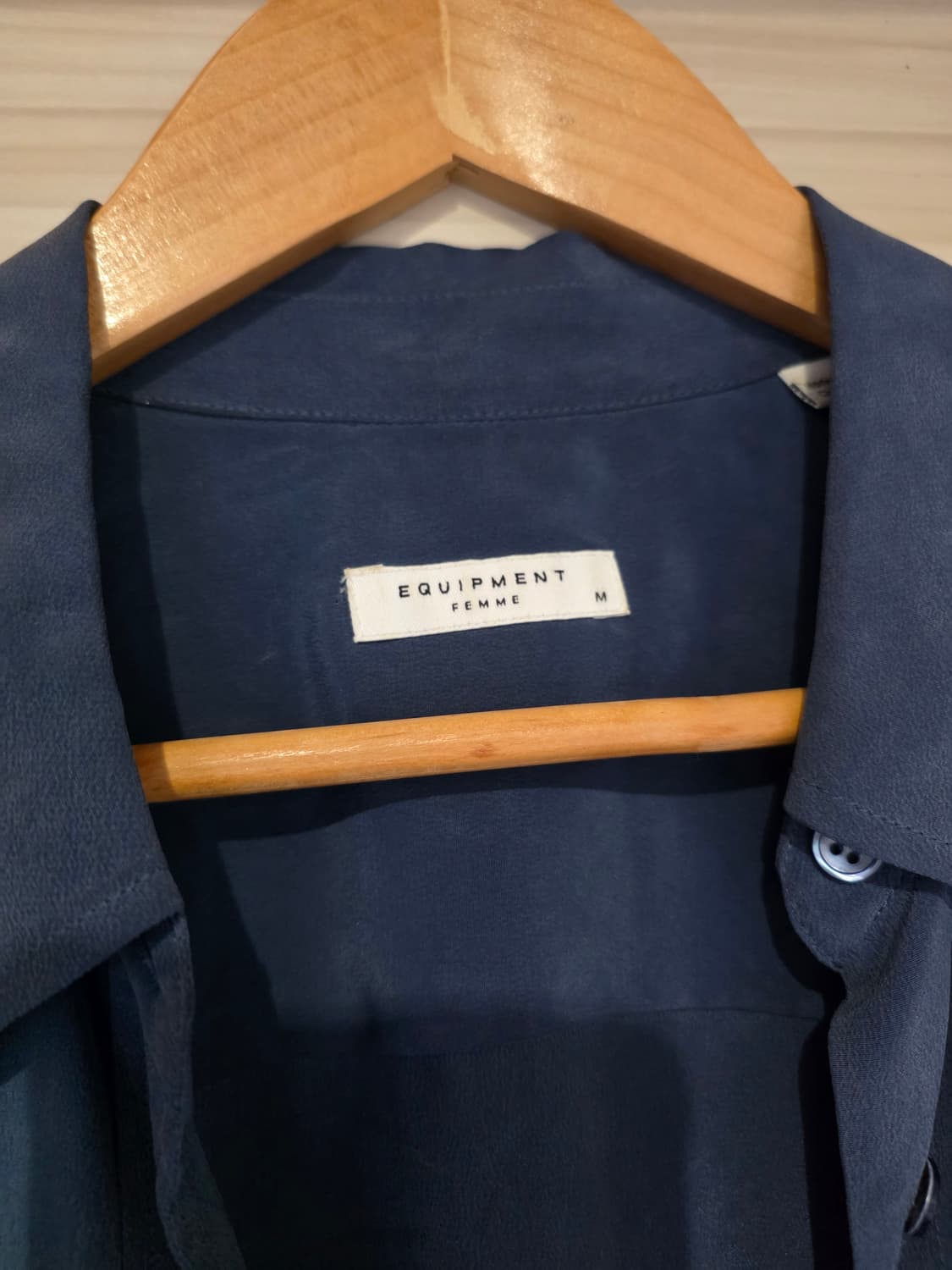 정품 이큅먼트 실크 블라우스 네이비 m사이즈 상품이미지5