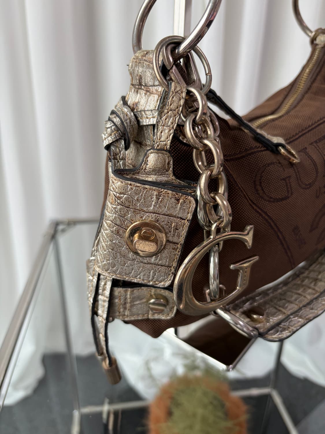 게스 Y2K 체인 숄더백 상품이미지5