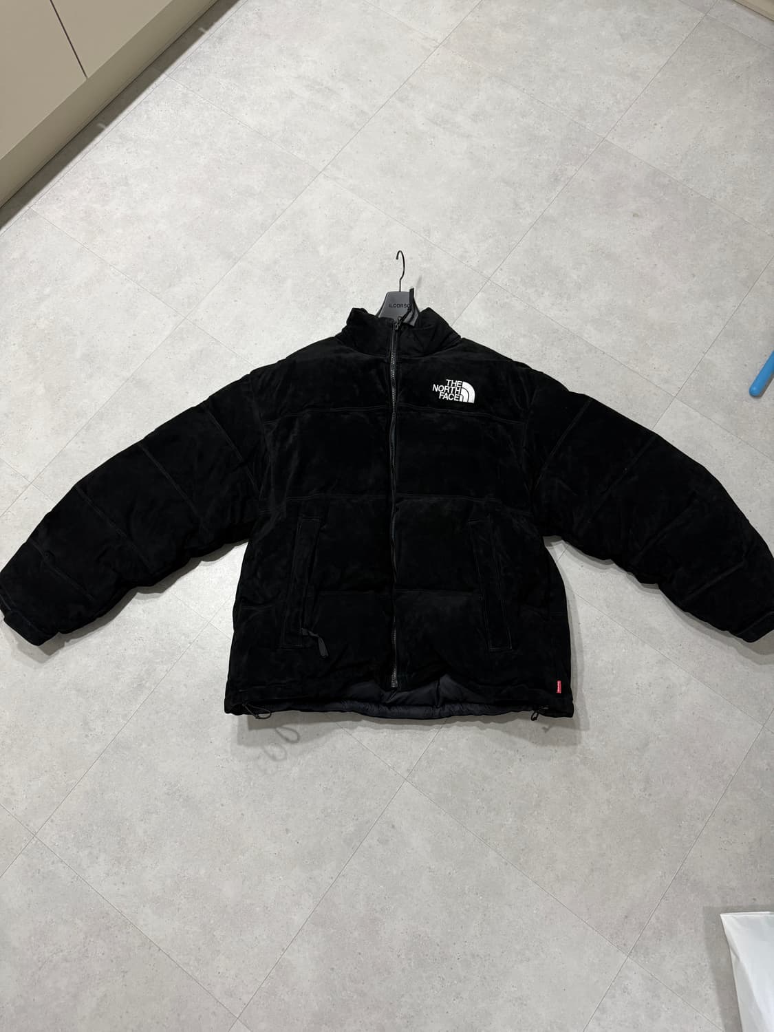 슈프림 x 노스페이스 스웨이드 눕시 자켓 블랙 23FW 상품이미지2