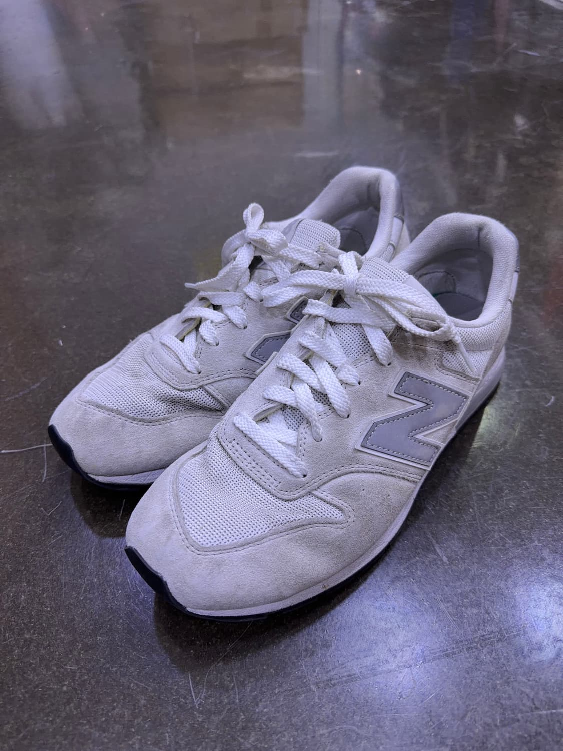 뉴발란스 996 스웨이드 그레이 스니커즈 270 상품이미지1
