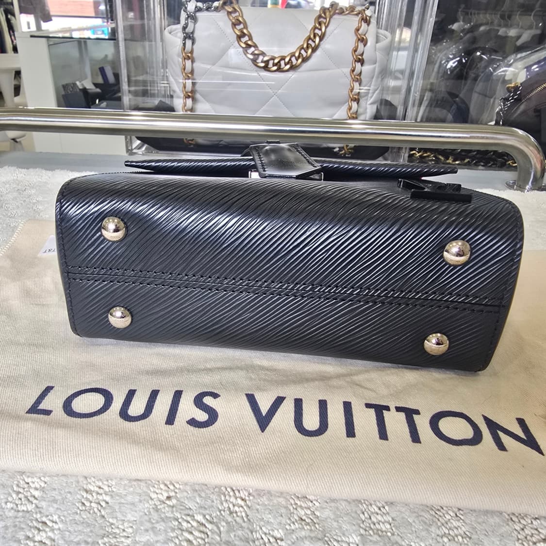 [중고/정품] 루이비통 클루니 미니 에피 블랙 토트백 상품이미지8