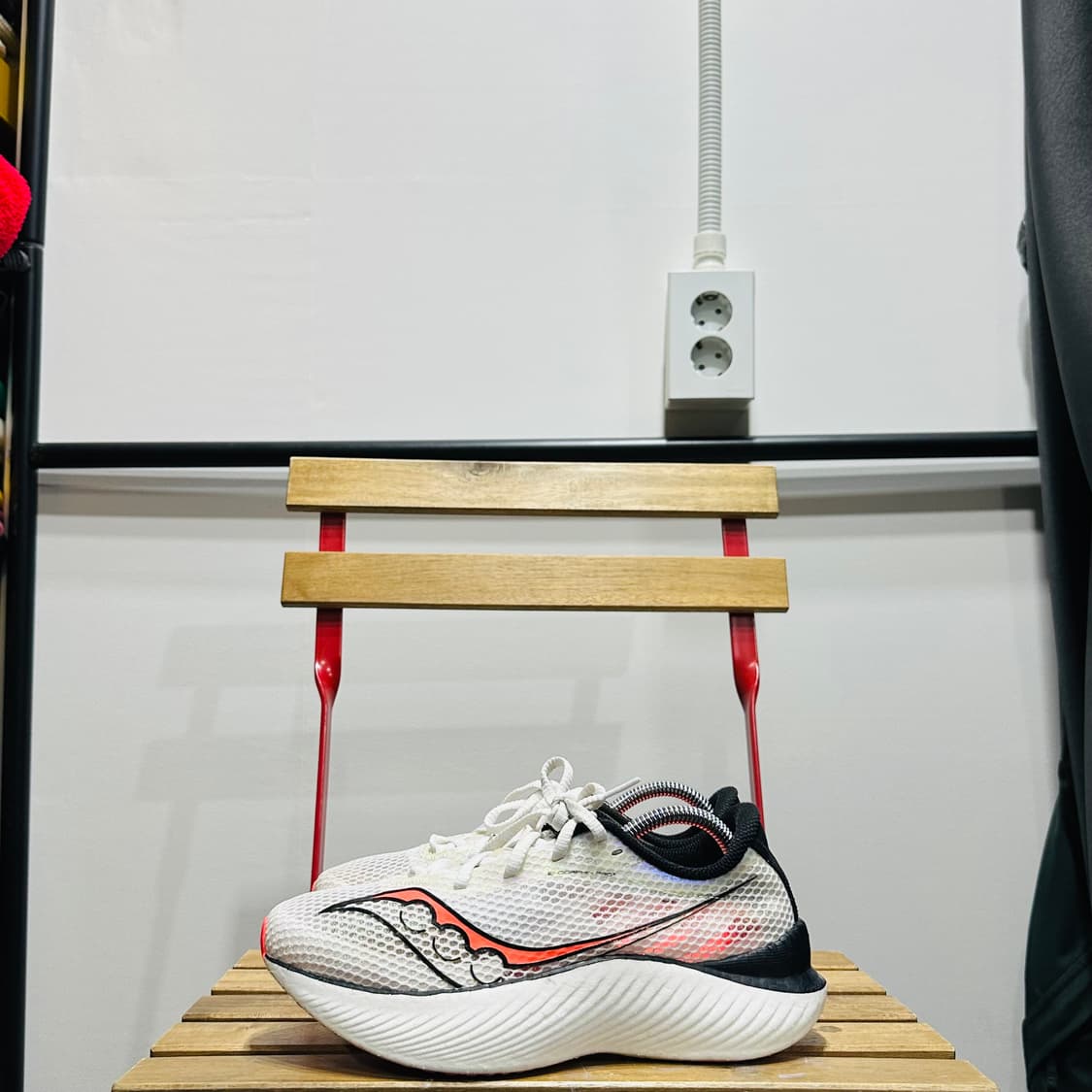 UK6 240) Saucony 운동화 엔돌핀 프로 3 런닝화 화이트/레드 상품이미지3