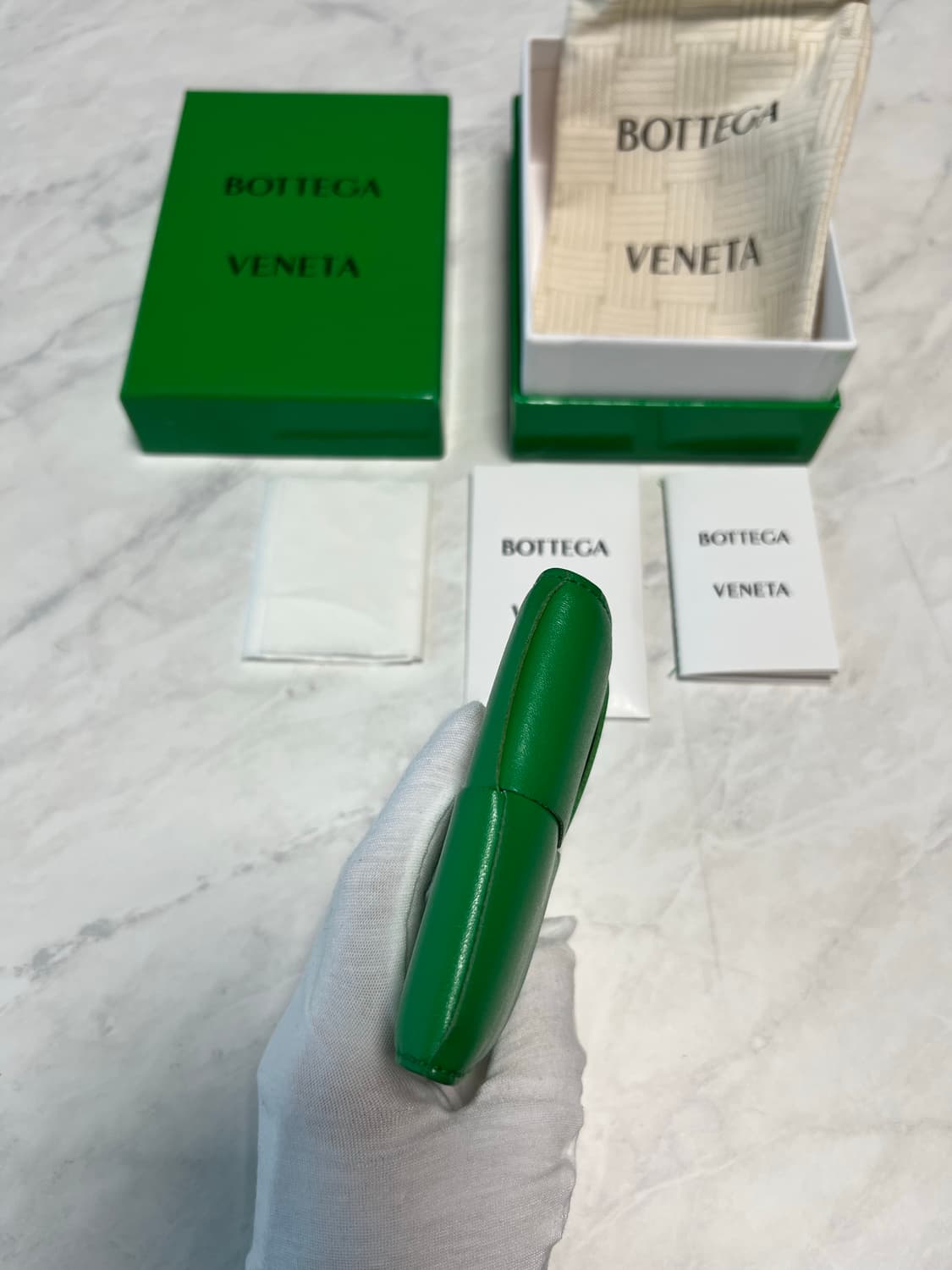 보테가베네타 슬림 폴더형 지갑 패러킷 상품이미지7