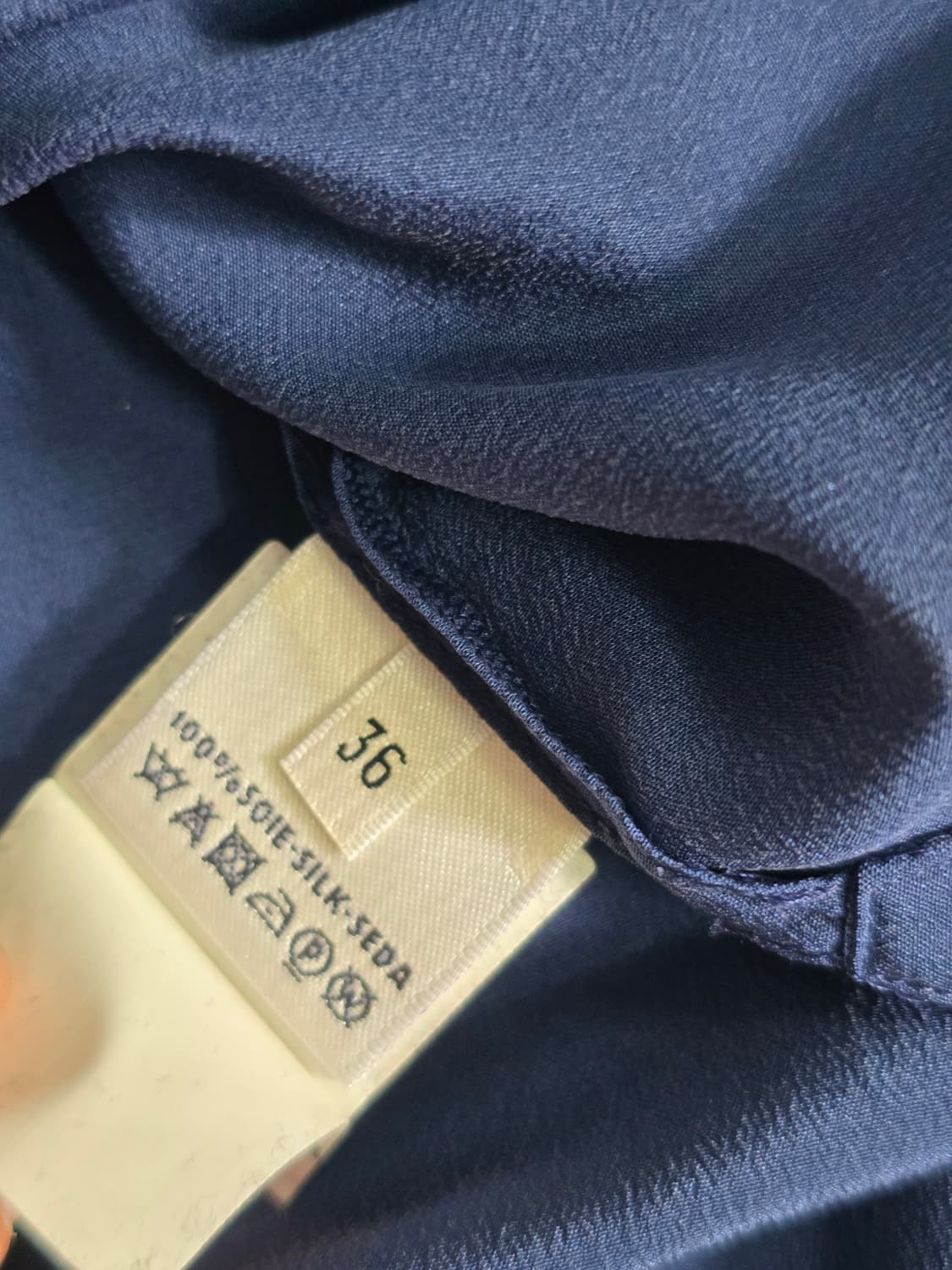 Hermes 에르메스 블루 실크 슬리브리스 블라우스 36 상품이미지7