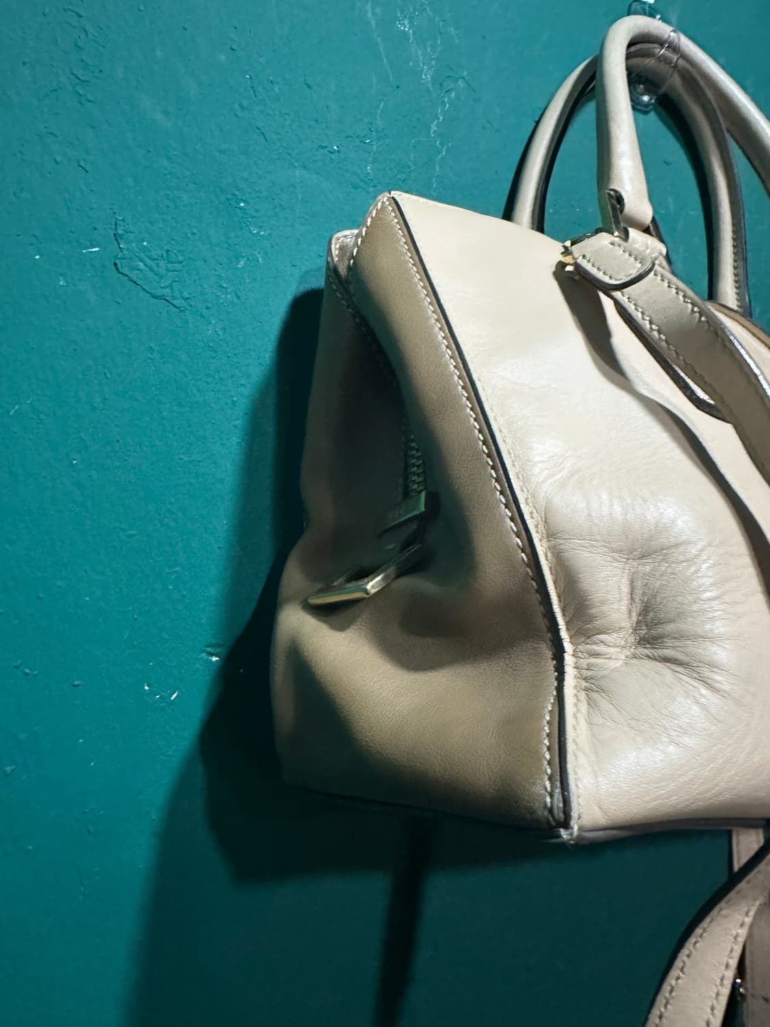 토즈 가죽 크로스백 아이보리 상품이미지4