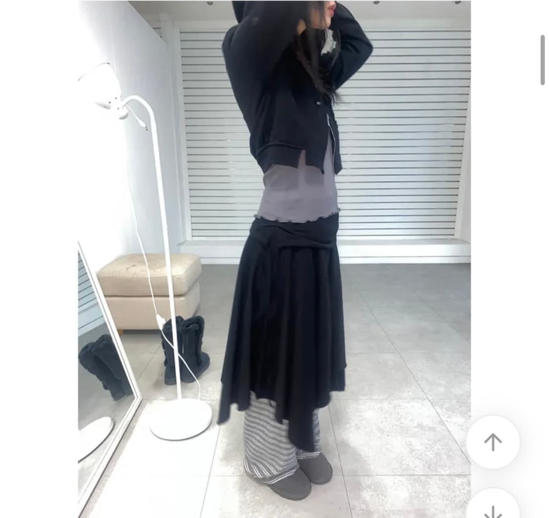 이즈이즈 블랙 스커트 상품이미지1