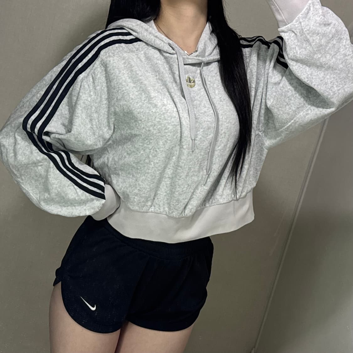 아디다스 불꽃 파이어버드 크롭 후드티 상품이미지1