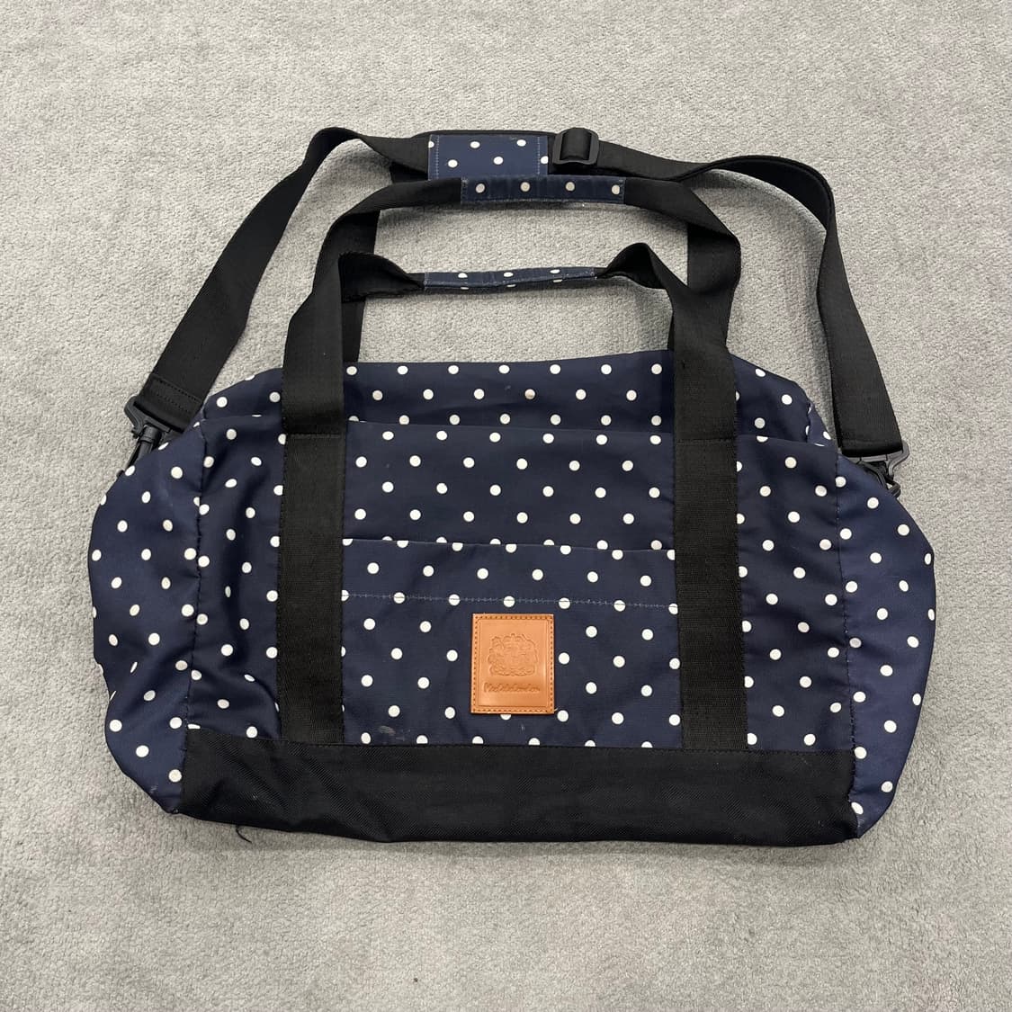 미치코런던 네이비 도트 더플백 상품이미지1