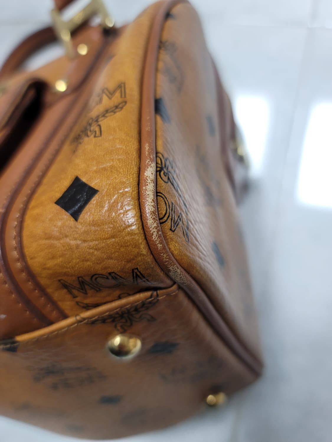 엠씨엠 숄더백 중형 

 상품이미지5