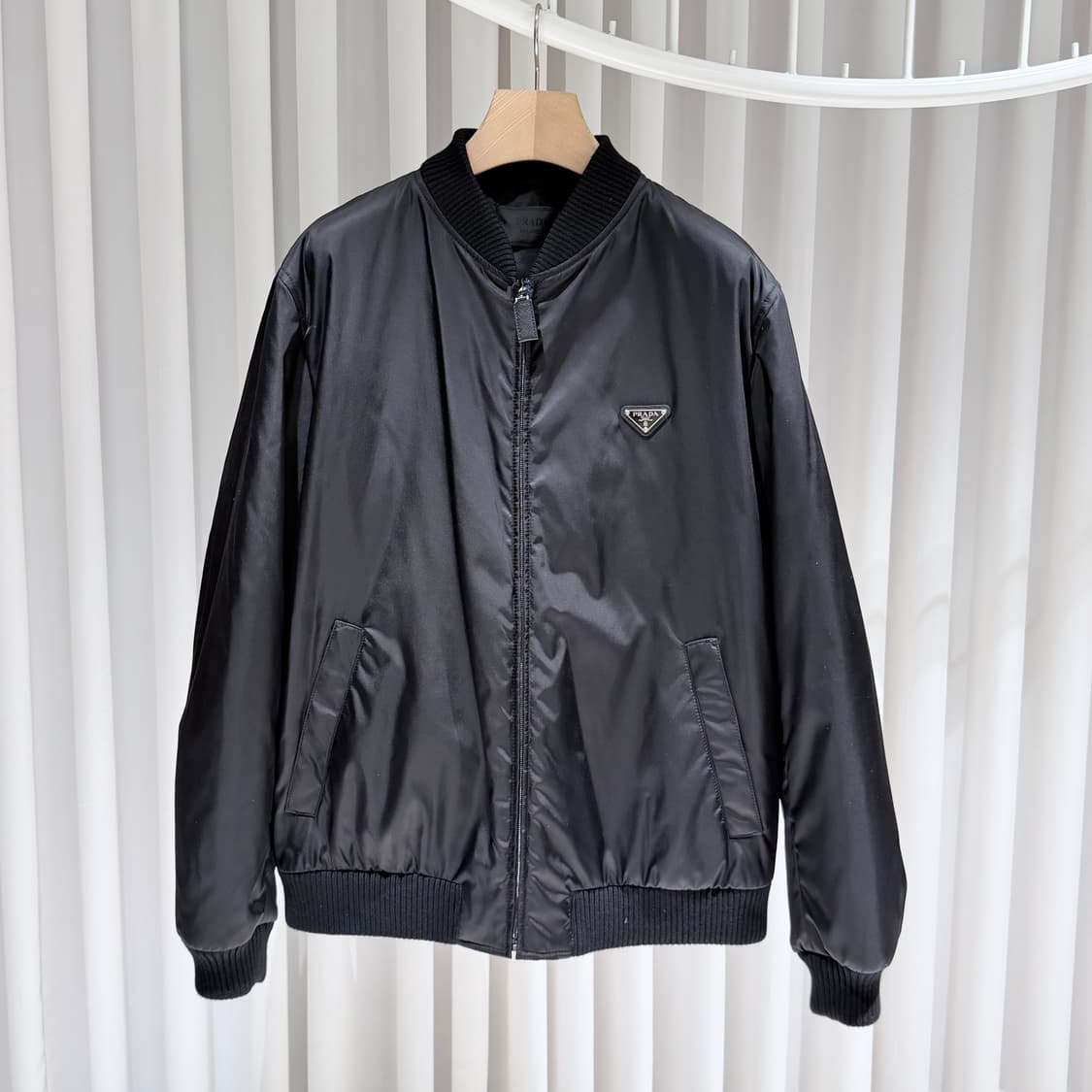 58 / 프라다 리나일론  봄버 블랙 자켓  / 미사용 상품이미지4