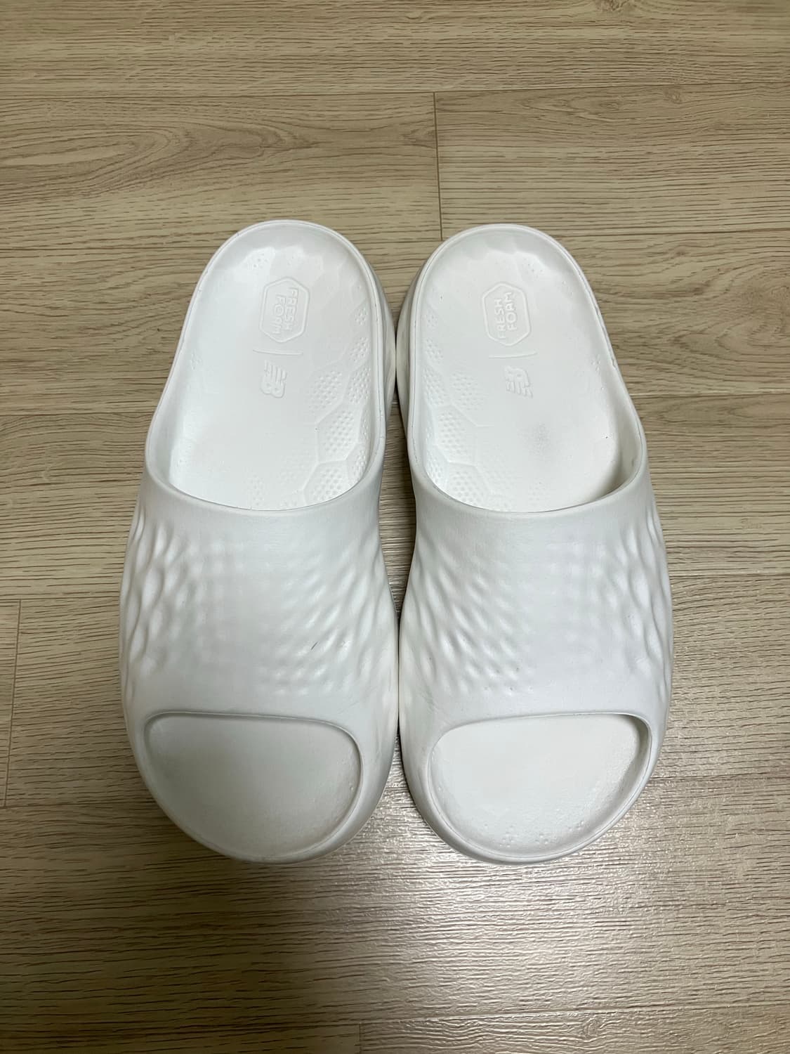 [250] 뉴발란스 Hupo 슬라이드 슬리퍼 상품이미지1