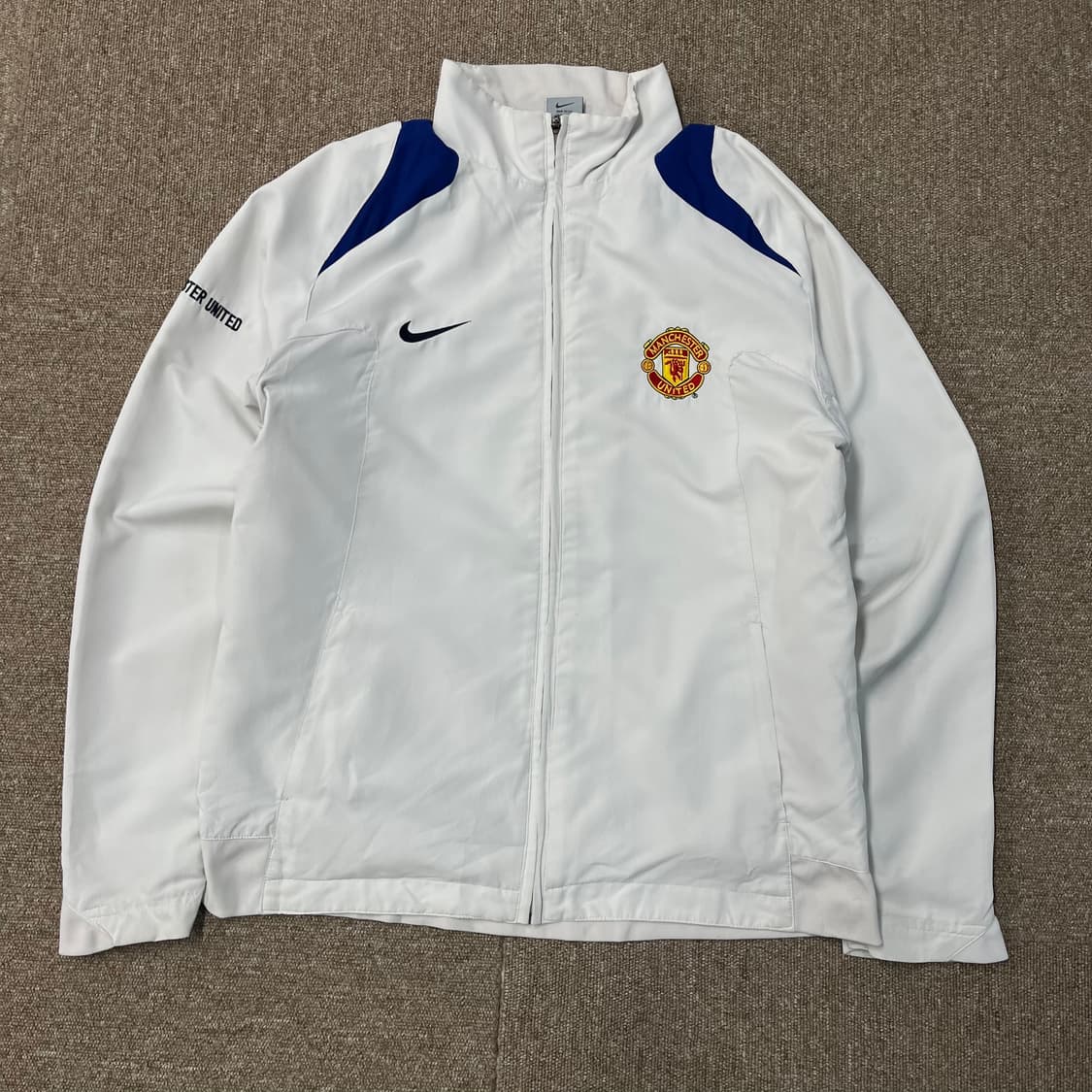  나이키 맨유 바람막이 상품이미지2