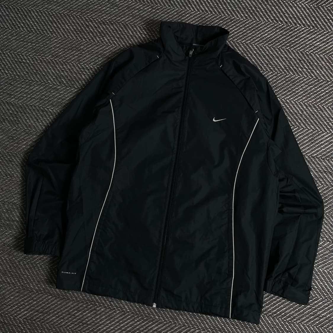 나이키 스우시로고 라이닝 디테일 블랙 바람막이y 3232 상품이미지1