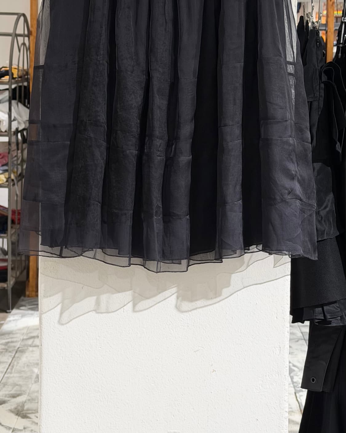 질샌더 블랙 실크 레이어드 셔링 미디 스커트 상품이미지6