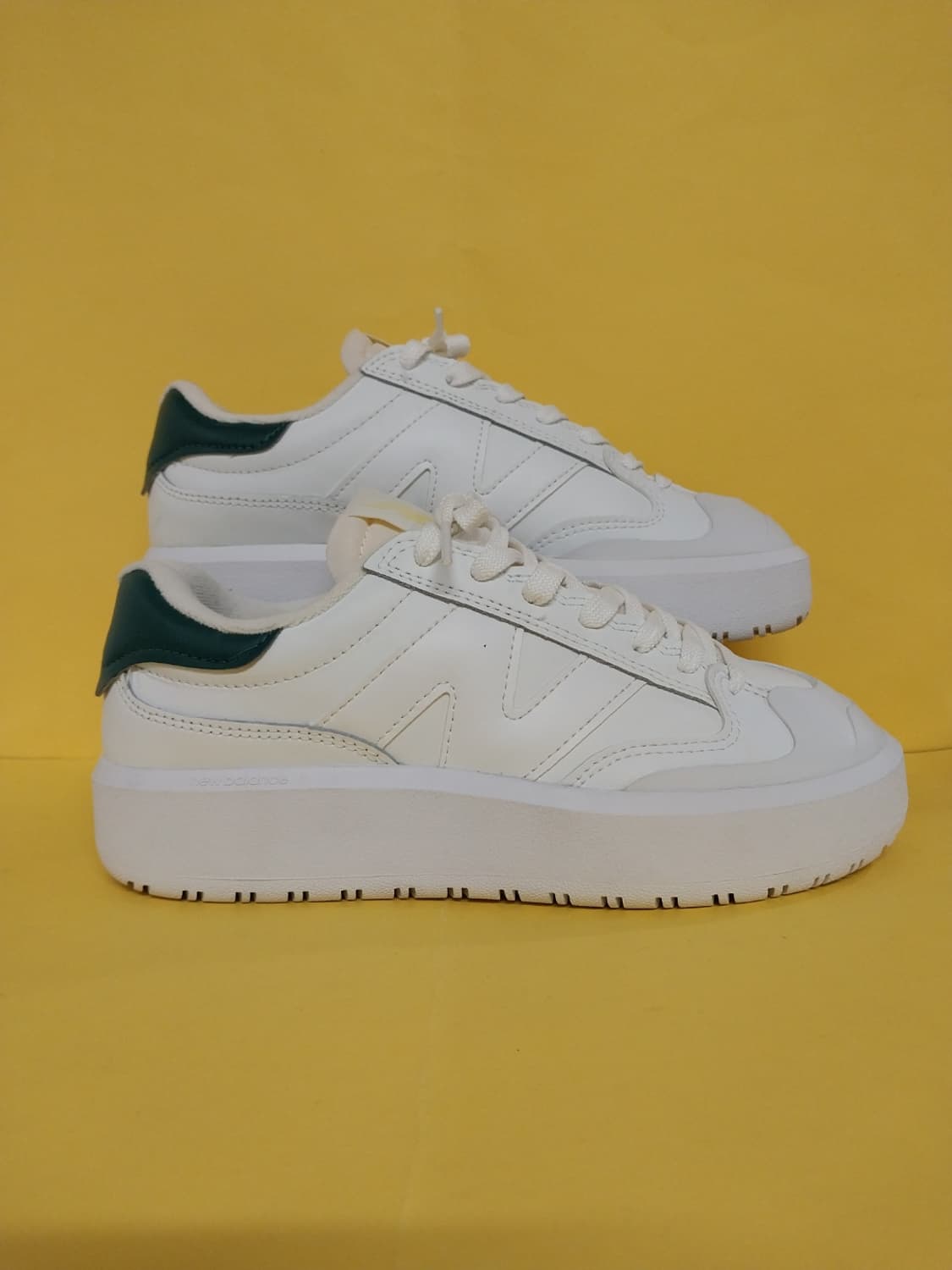 남녀공용 뉴발란스 CT302  화이트 가죽 스니커즈, 운동화 (235) 상품이미지3
