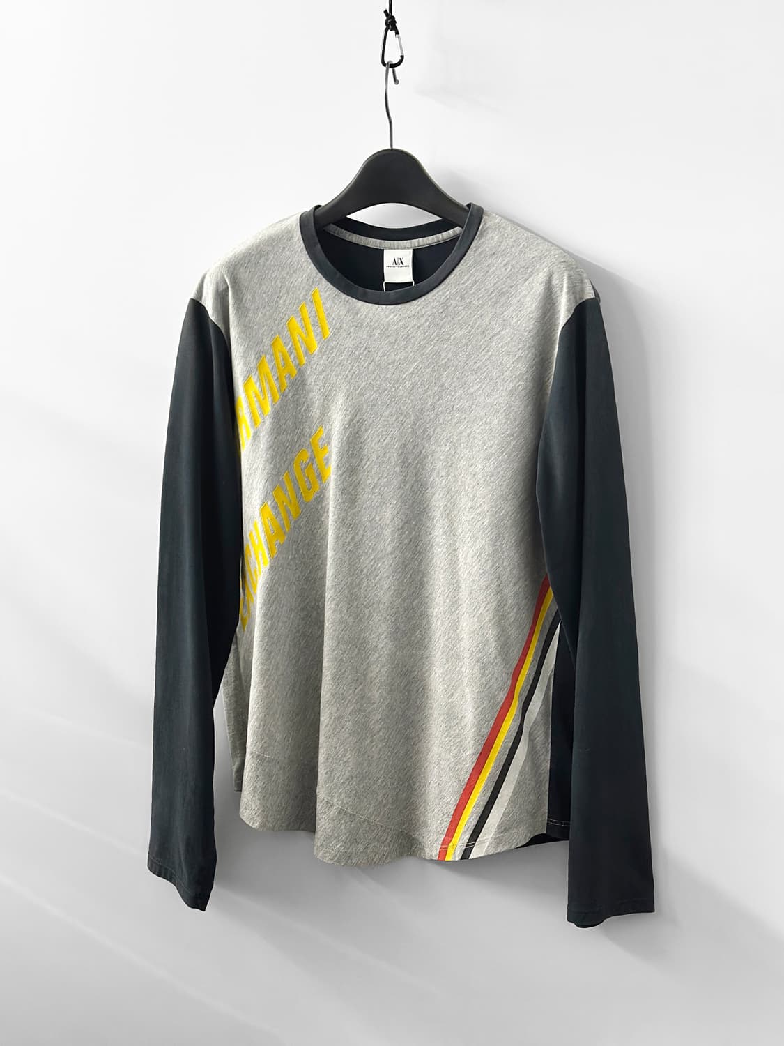 아르마니 익스체인지 컬러 블록 벨벳 로고 롱 슬리브 티 상품이미지1