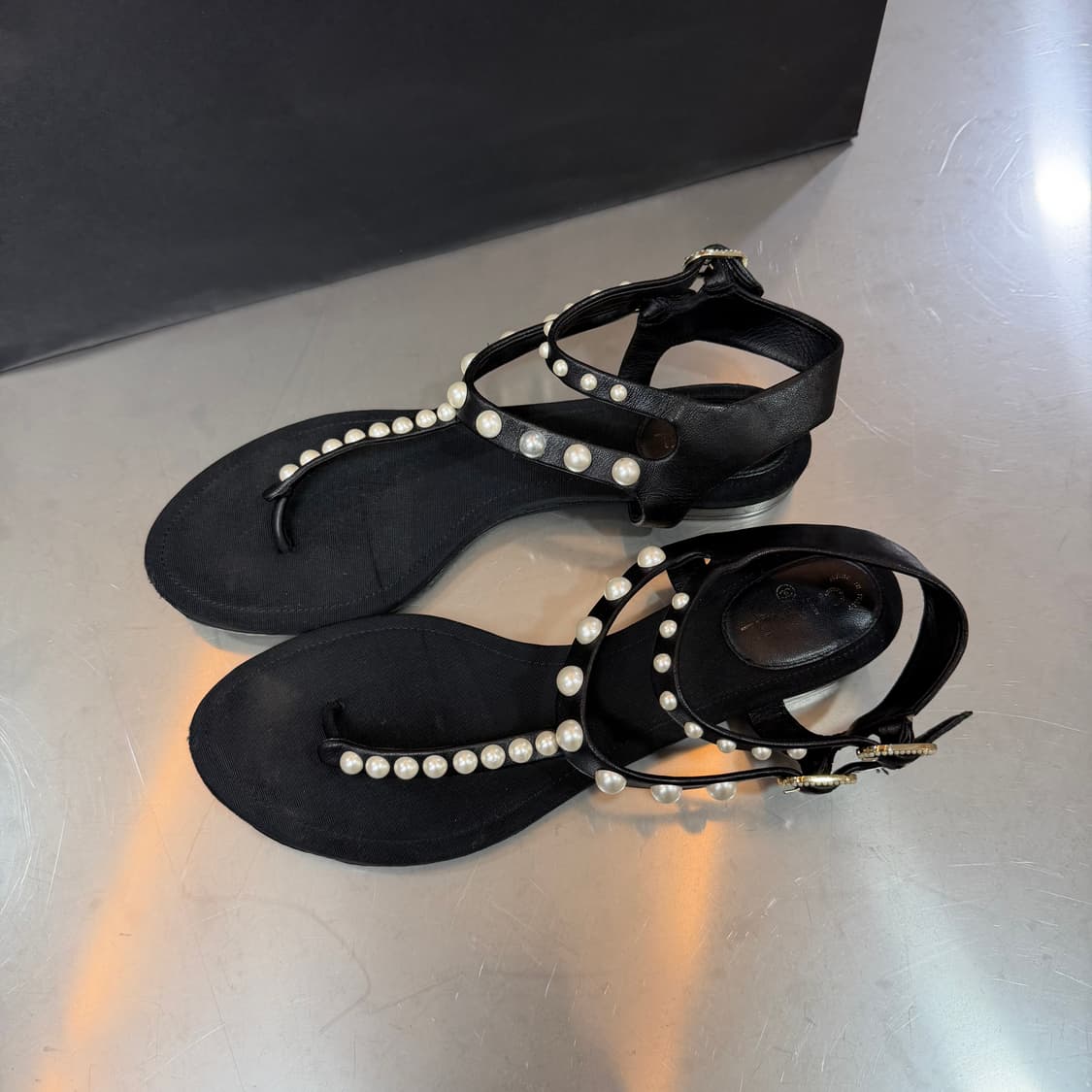 [리오브] 샤넬 CC 로고 레더 진주 더블 스트랩 샌들 슬리퍼 상품이미지2