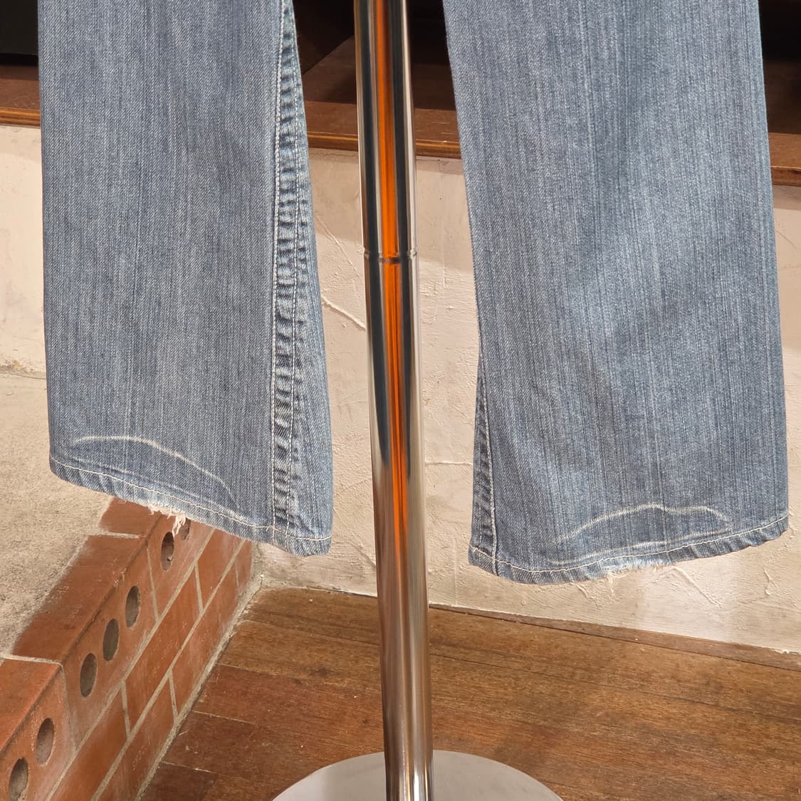 연청 스터드 퍼플 스티치 버튼 플라이 부츠컷 데님 팬츠 상품이미지7