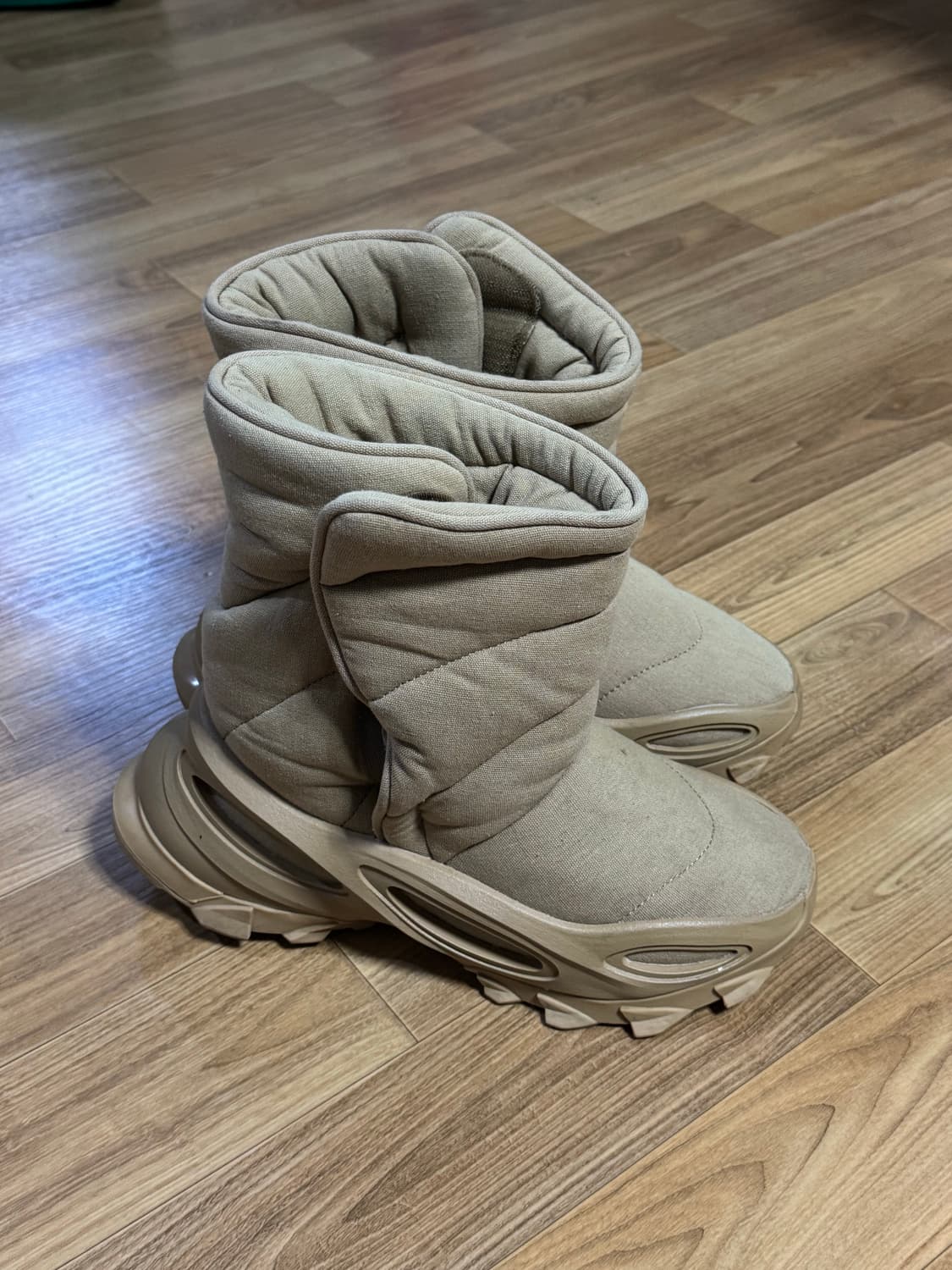 yeezy nsltd 부츠 265 / 8.5사이즈 상품이미지2