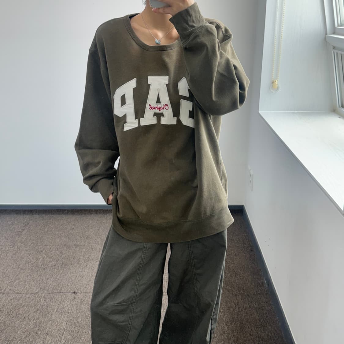 Gap 갭 아이보리 로고 카키 맨투맨 상품이미지1