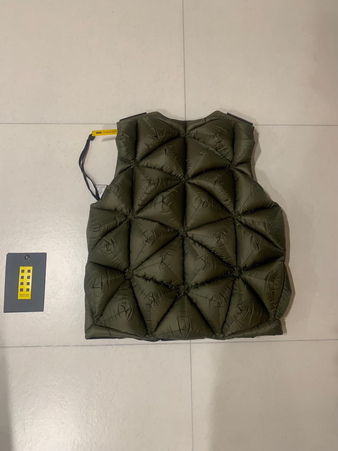 몽클레어 x 퍼렐 다운 베스트 상품이미지2