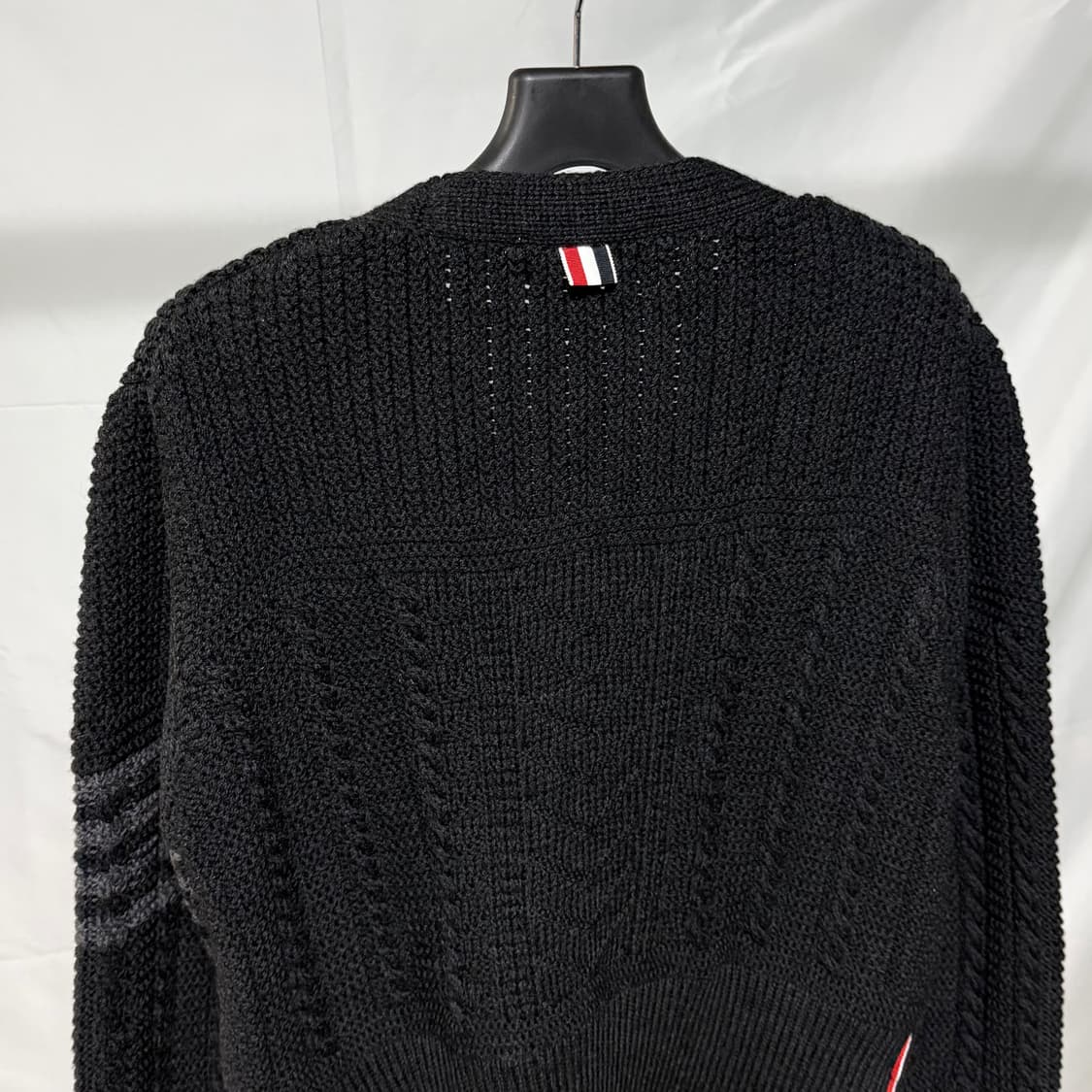 [S+급/4] 톰브라운 사선완장 아란 케이블 가디건 다크그레이 상품이미지5