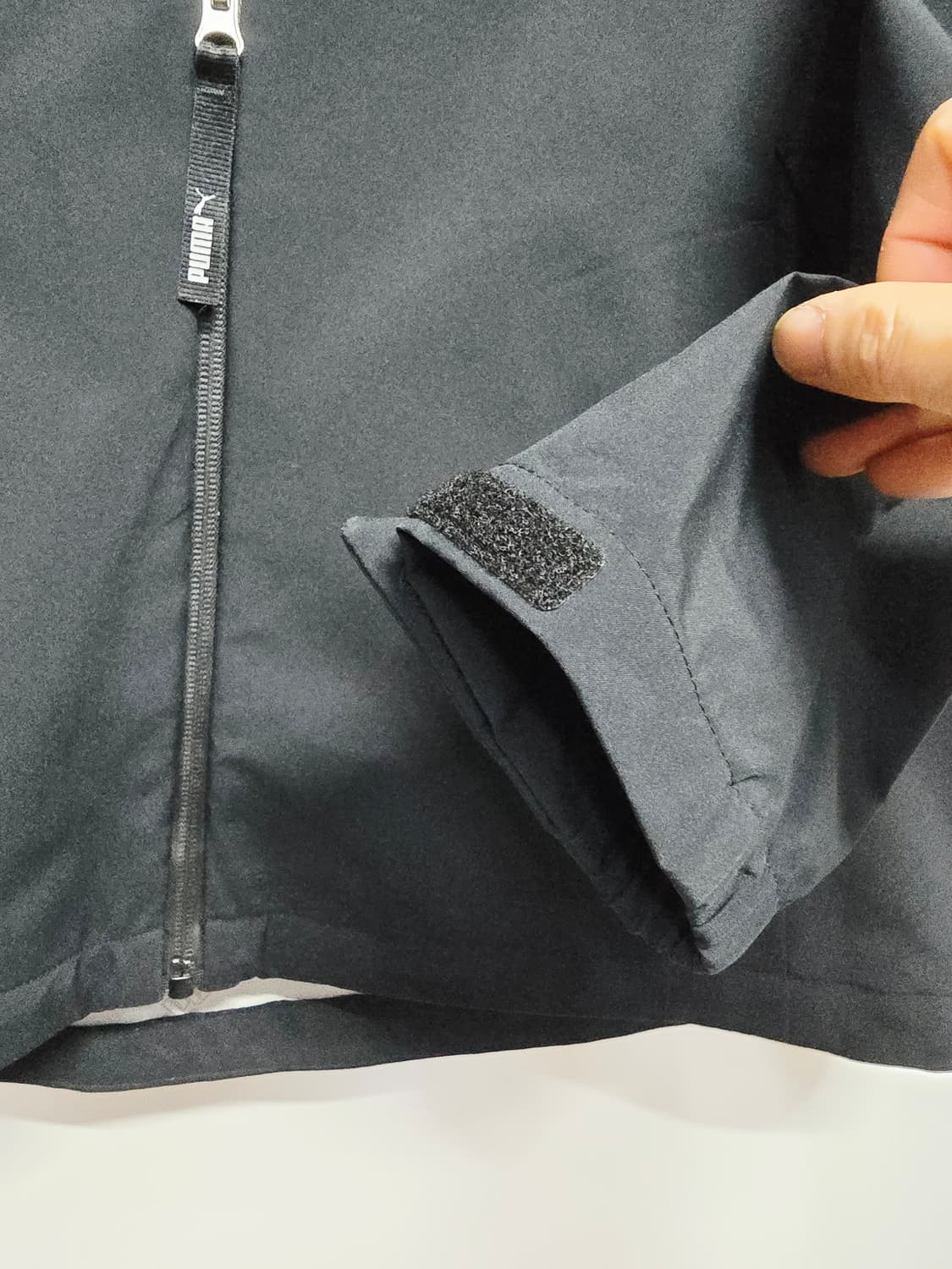 푸마 블랙 후드 바람막이 자켓 상품이미지4