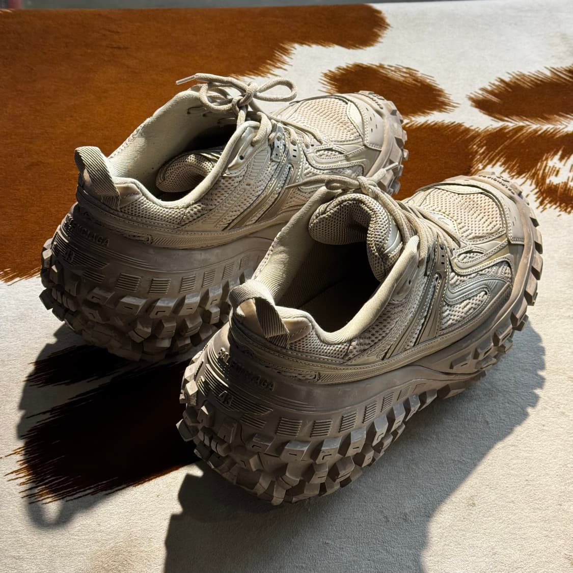 발렌시아가 디펜더 스니커즈 베이지 (43) 비브람 보강 상품이미지4