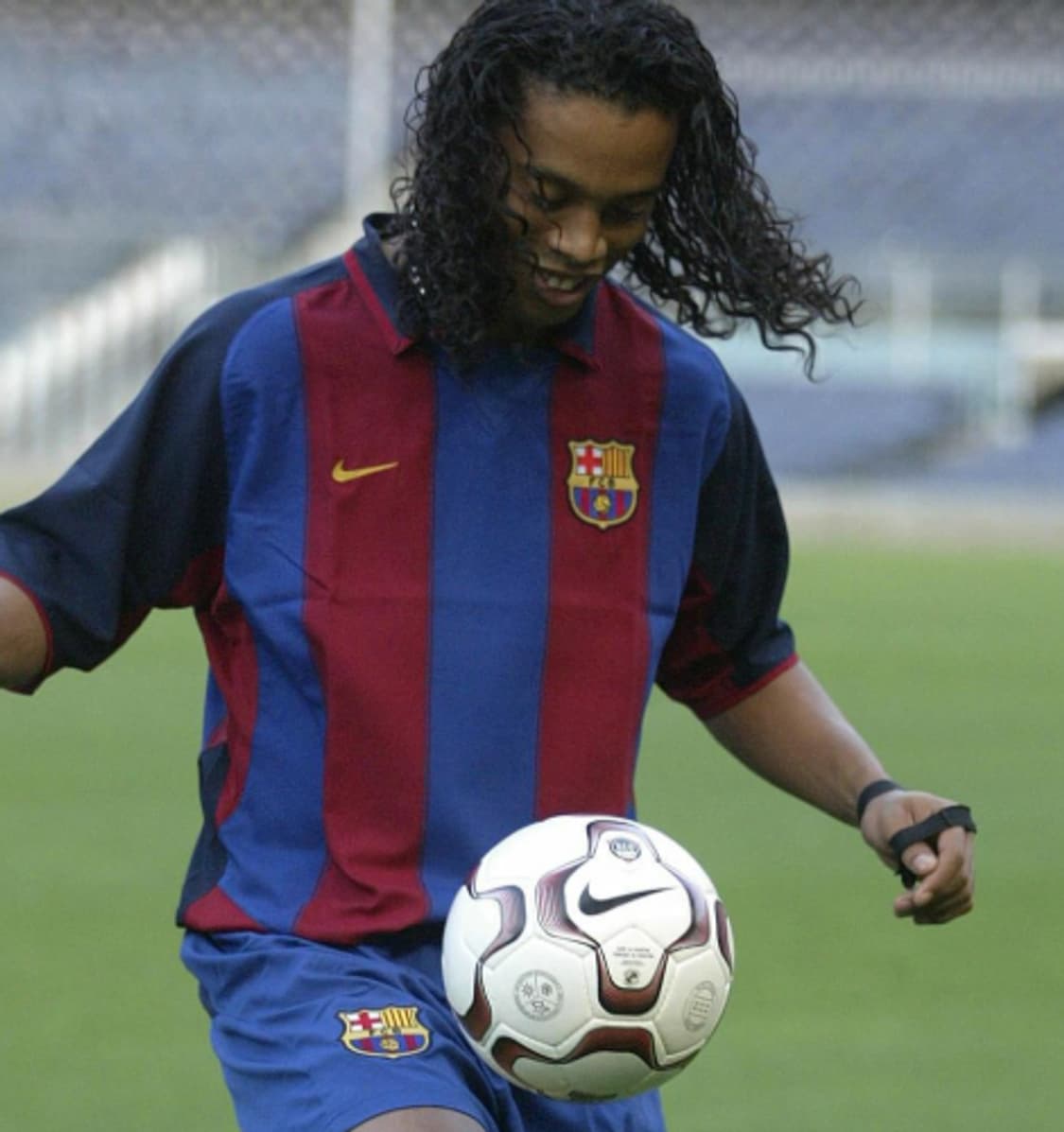 03-04 바르셀로나 홈 No.10 호나우지뉴 상품이미지10