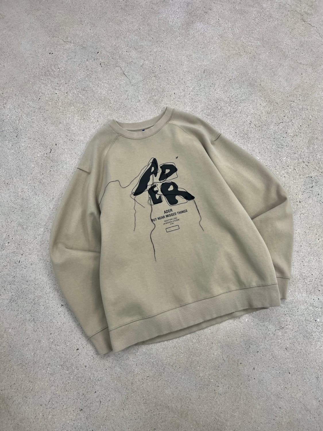 아더에러 스컬프터 로고 맨투맨 상품이미지3