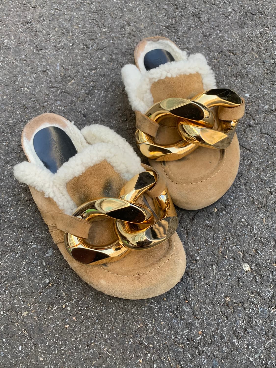  jw앤더슨 체인 퍼 뮬 (brown) 상품이미지2