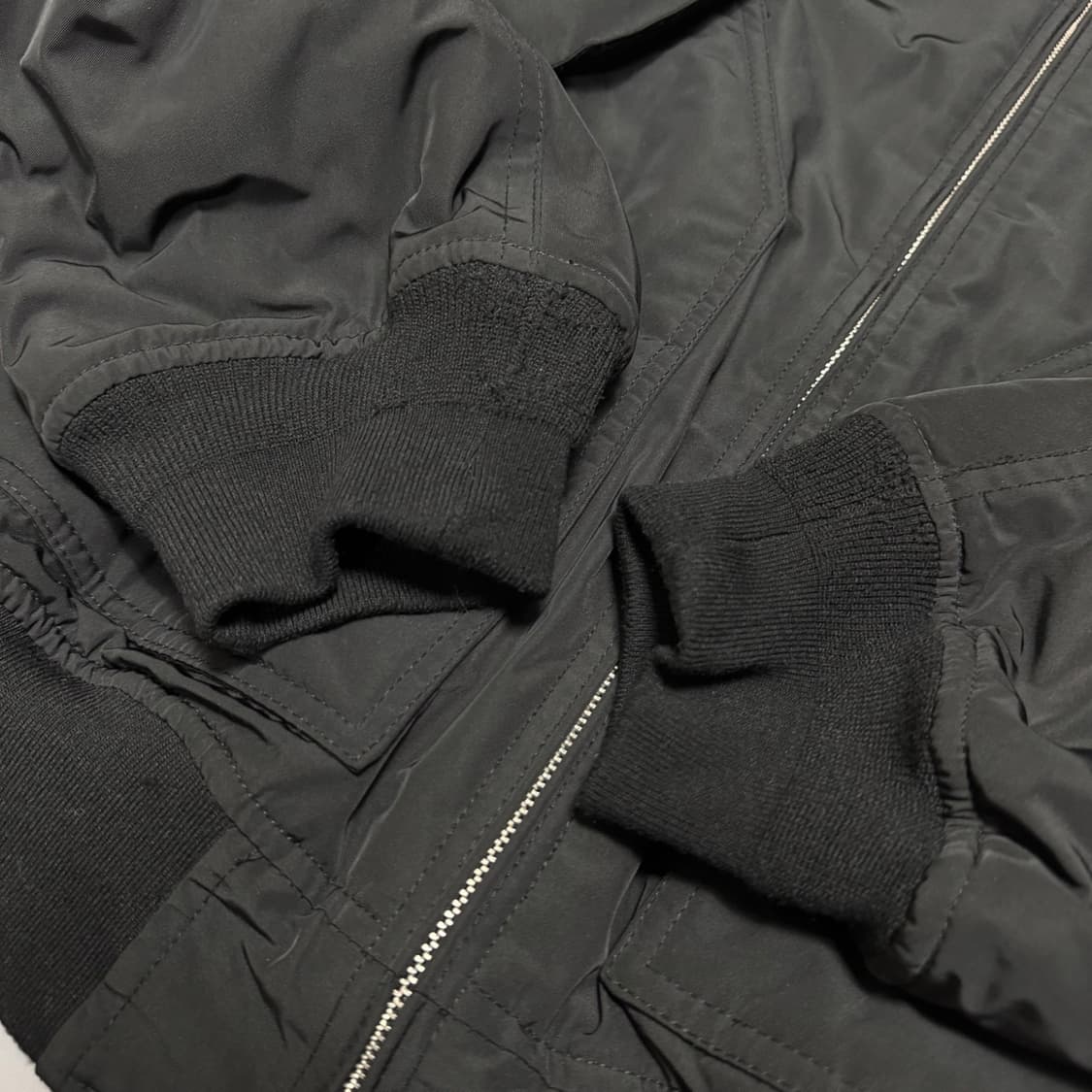 HINSON 블랙컬러 하이넥 패디드 밀리터리 자켓 (M) 상품이미지4