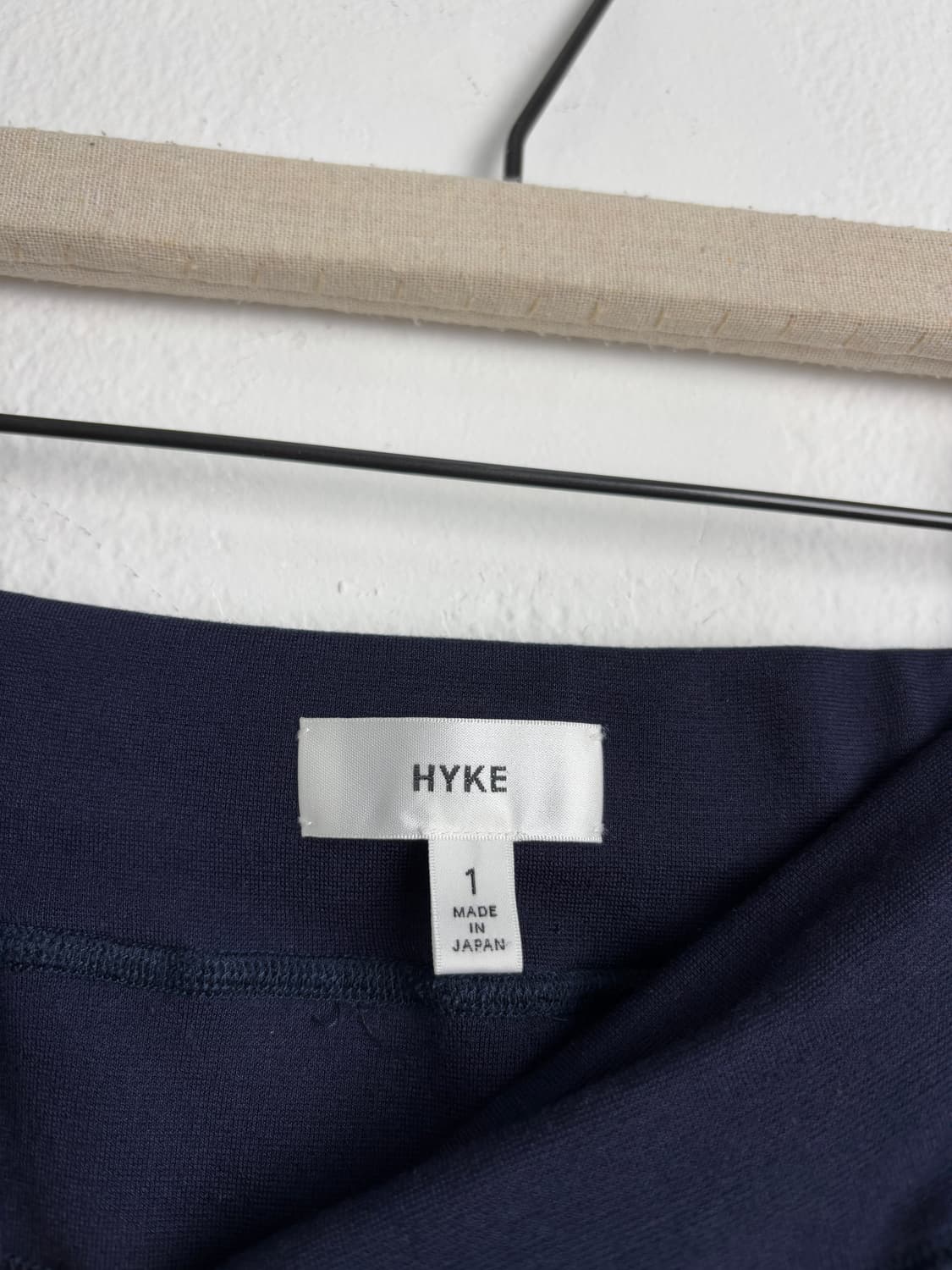HYKE Navy Skirt 상품이미지2