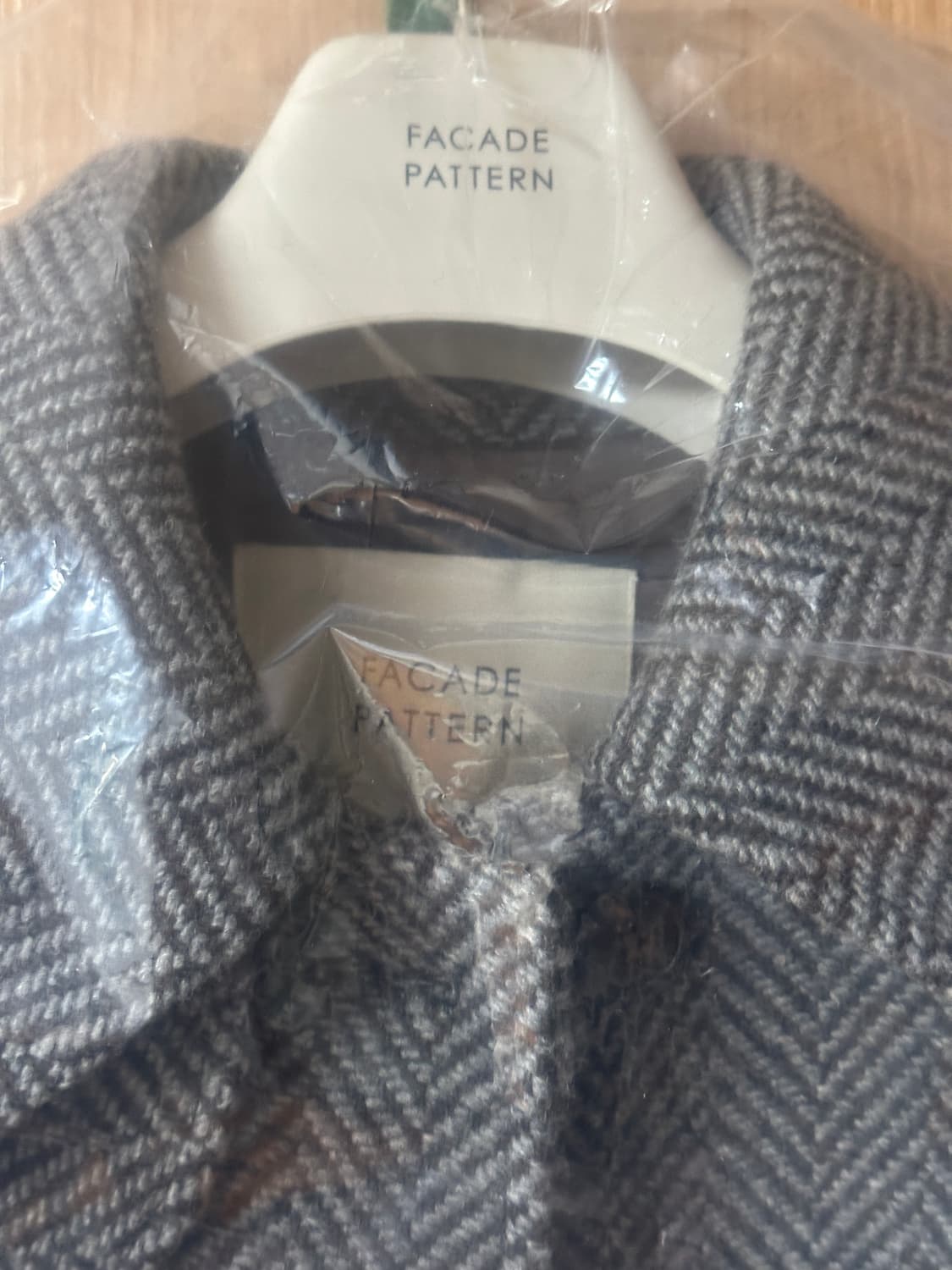 파사드패턴 오버핏 헤링본 발마칸 코트_grey brown 상품이미지3