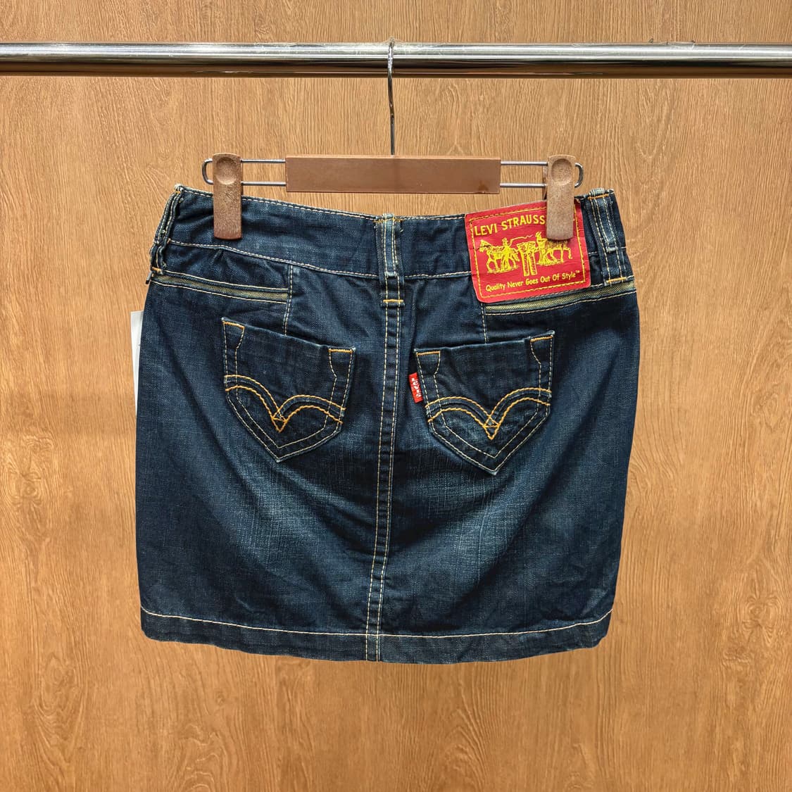 리바이스 데님 미니 스커트 더블 스티치 레드 탭 가죽 패치 디테일 진청 상품이미지3