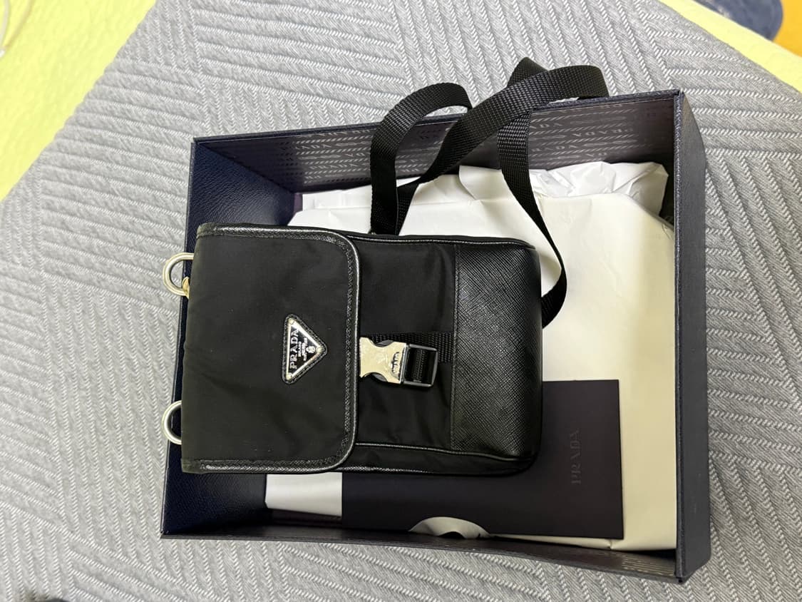 프라다 리나일론 크로스백 폰홀더백 상품이미지4