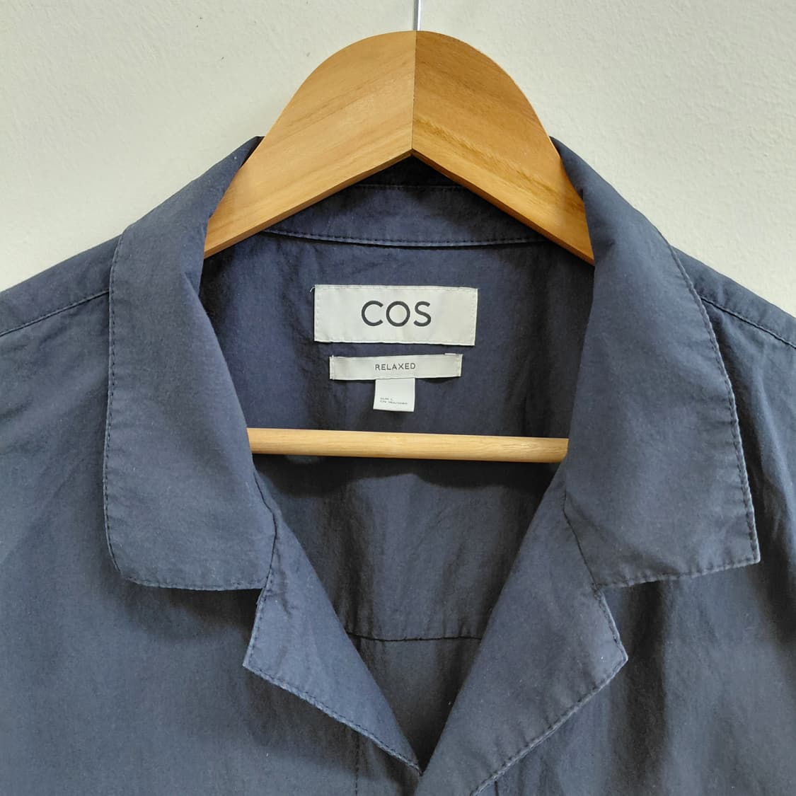 COS 코스 오픈칼라 네이비 반팔 셔츠 L 상품이미지3