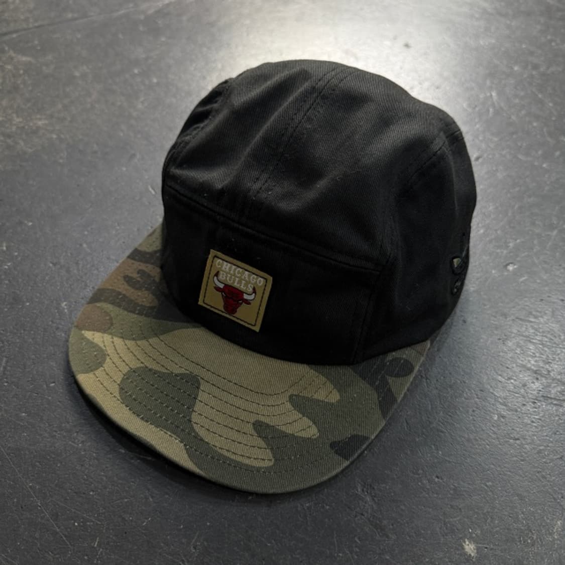 아디다스 시카고불스 카모 캠프캡 상품이미지1