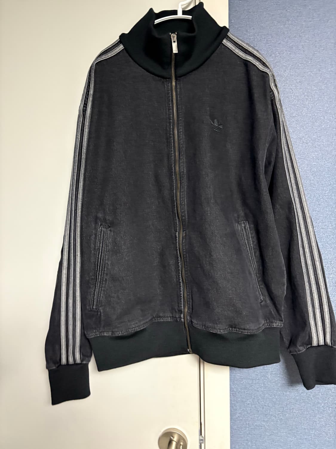 상품) 아디다스 아디컬러 데님 파이어버드 트랙탑 트루 블랙 상품이미지1