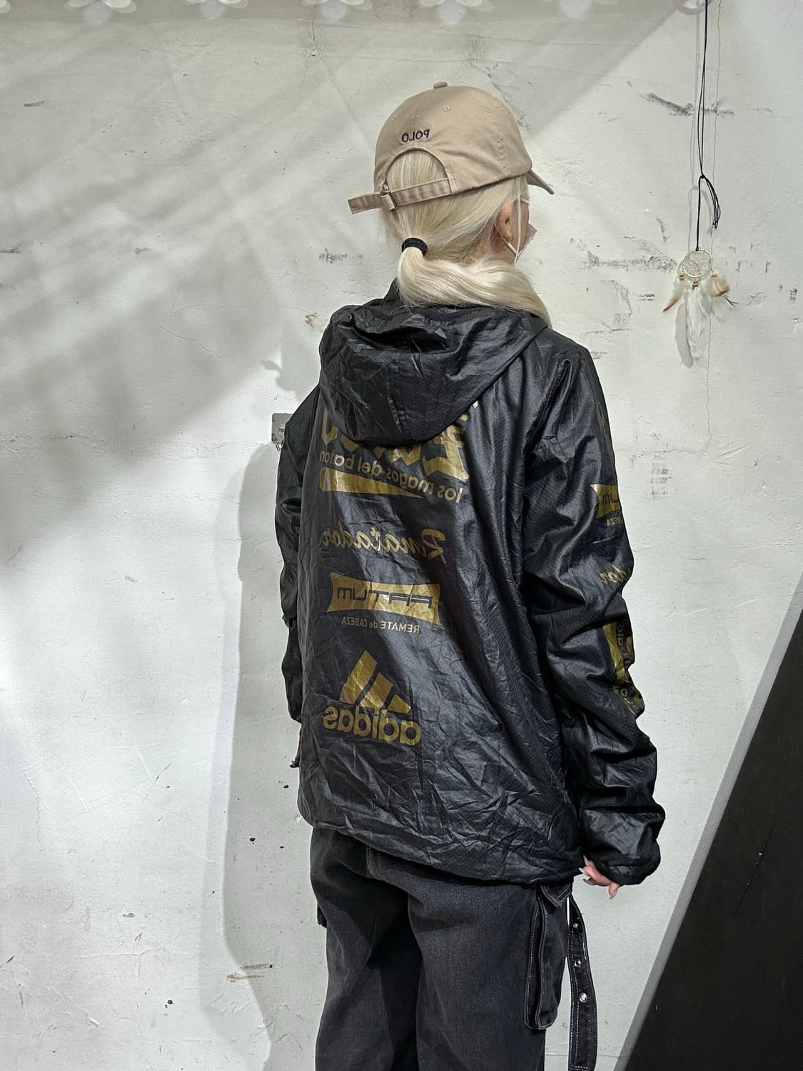 아디다스 블랙 골드 로고 후드 바람막이 자켓 L 상품이미지3