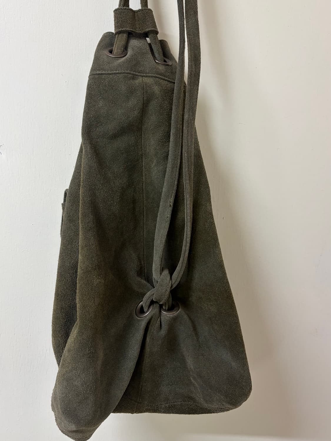카키 스웨이드 백 상품이미지3