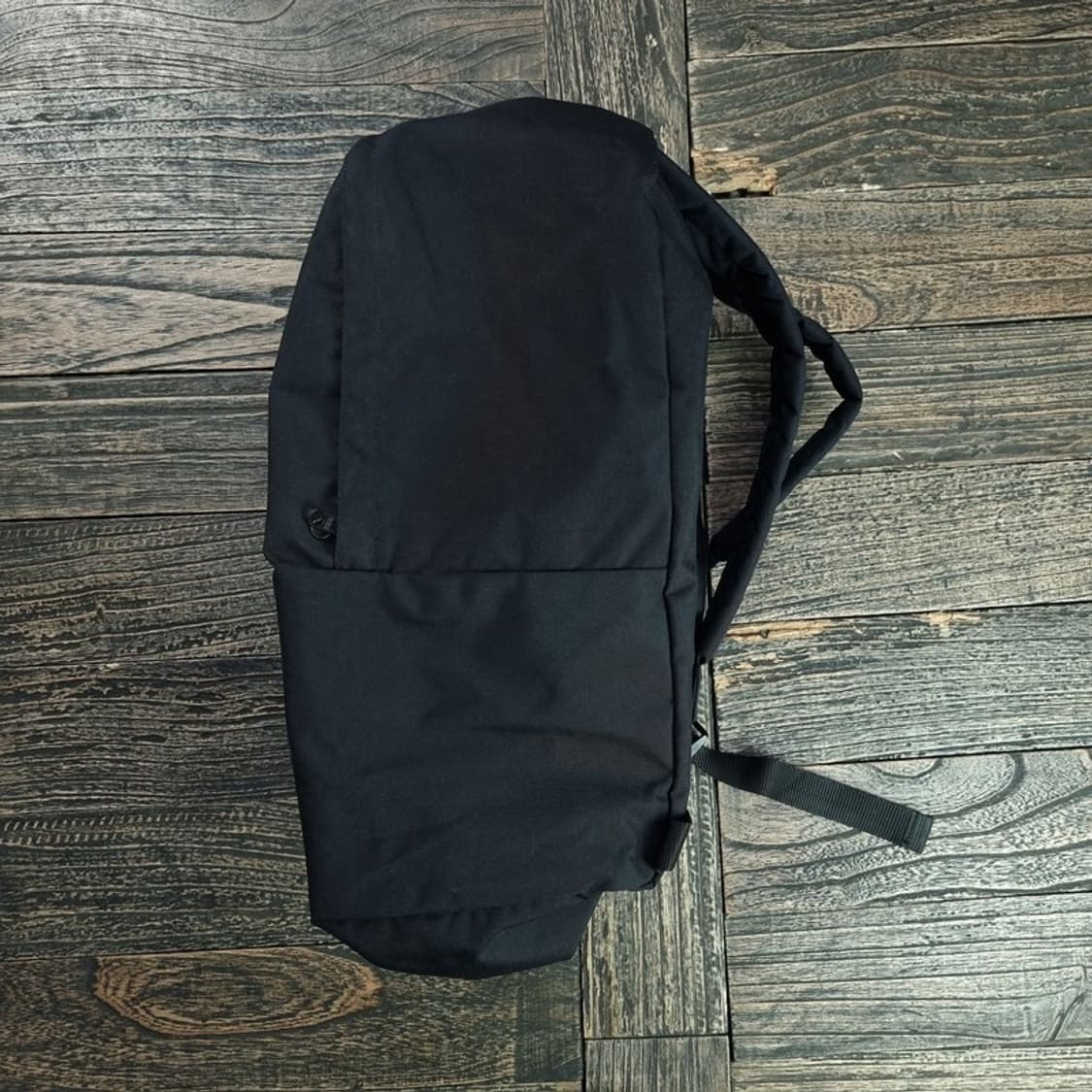 [꼼데가르송 옴므 플러스] 미니멀 백팩 블랙 P01611 상품이미지4