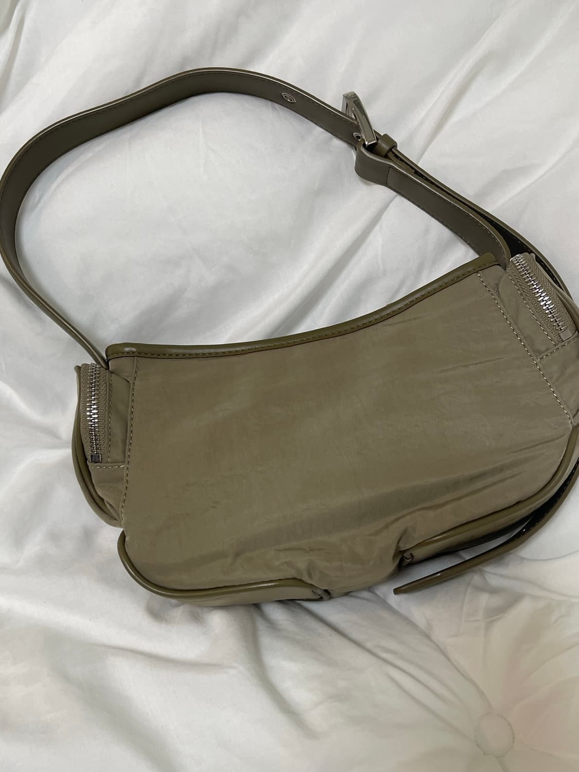 마뗑킴 마들렌 라운드 백 카키 상품이미지2