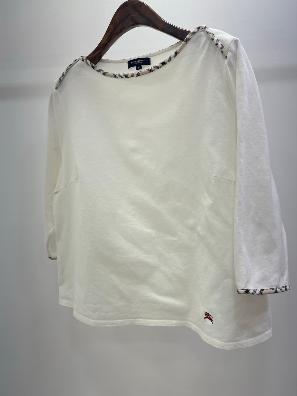 버버리 라운드 티 상품이미지2